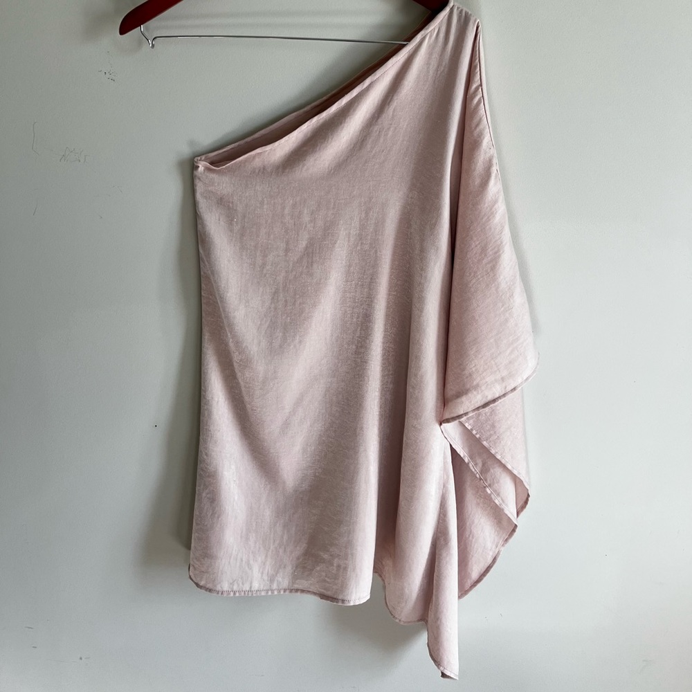 One shoulder statement dress